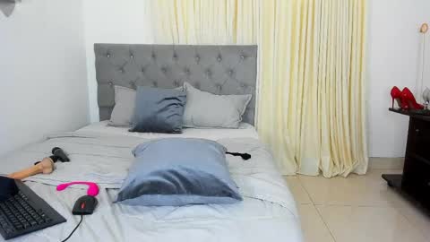   online show from 7, 4, 2026