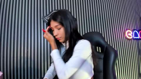 Laura online show from 7, 2, 2025