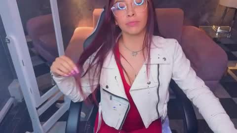 laura_b_ online show from 22, 4, 2026