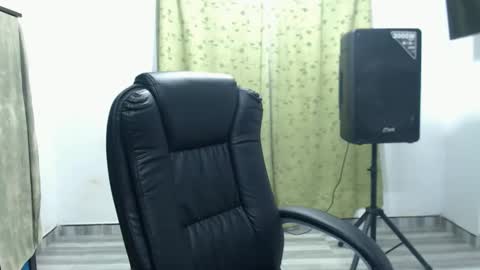 CALL ME LOVE  LAURA online show from 30, 5, 2026