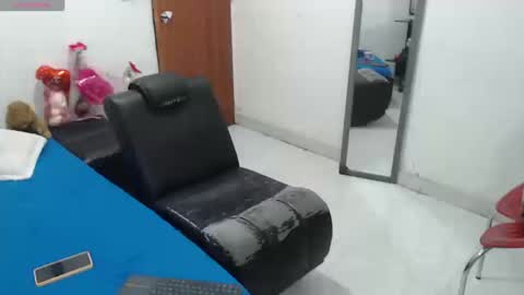 laura_foxx2379 online show from 15, 10, 2025