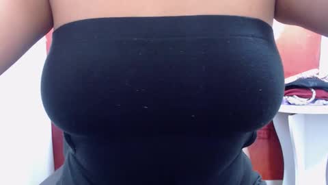 Snapshot of laura_hotyy chatting on 17, 10, 2025 Laura online show from 17, 10, 2025