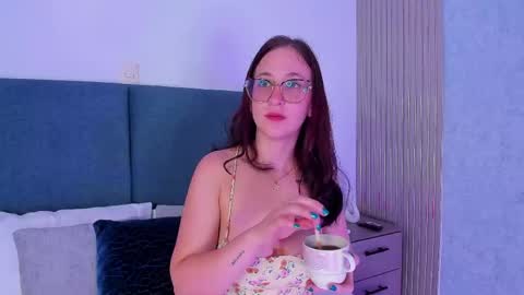 Snapshot of laura_ivy chatting on 24, 4, 2026 LauraIvy online show from 24, 4, 2026