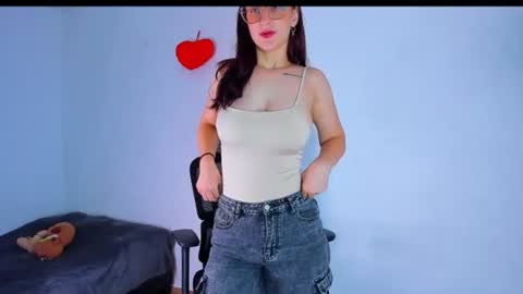 Snapshot of laura_ivy chatting on 19, 6, 2026 LauraIvy online show from 19, 6, 2026