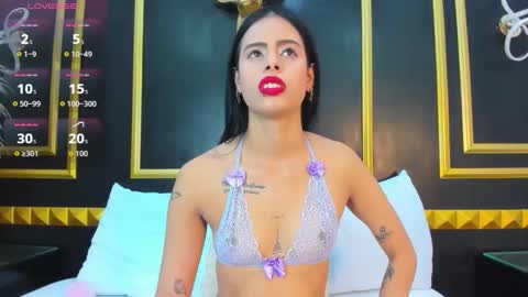 L A U R A online show from 22, 11, 2025