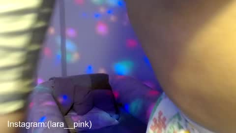 laura_pink01 online show from 28, 1, 2025