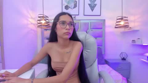 laura stuar online show from 14, 11, 2025