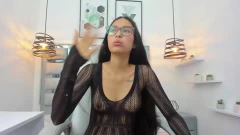 laura stuar online show from 5, 12, 2025