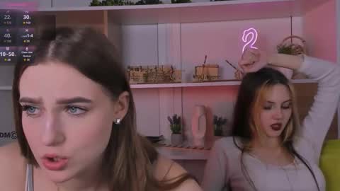 Snapshot of laura_sween chatting on 17, 10, 2025 laura_sween online show from 17, 10, 2025