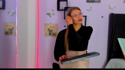 Laura Blue online show from 22, 1, 2025