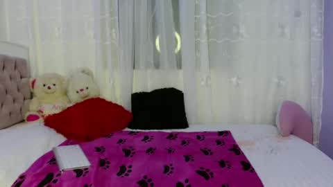 Snapshot of lauracb_ chatting on 5, 12, 2024 lauracb online show from 5, 12, 2024
