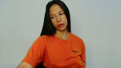 Snapshot of lauracb_ chatting on 25, 5, 2026 lauracb online show from 25, 5, 2026