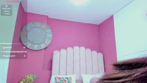 Laura Glowing online show from 3, 12, 2024