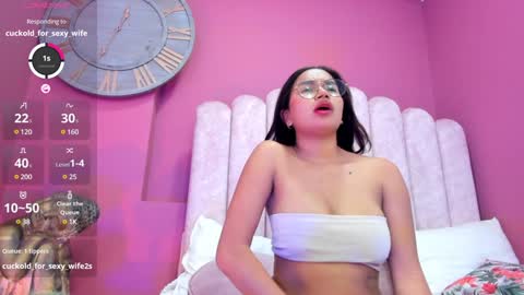 Laura Glowing online show from 20, 12, 2024