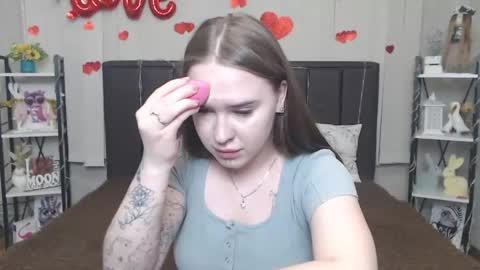 Snapshot of laurahlot chatting on 9, 5, 2026 LauraHlot online show from 9, 5, 2026