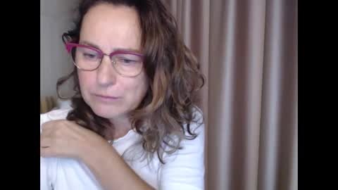 Lauraoven1 online show from 10, 10, 2025