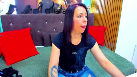 Snapshot of laurasinfull chatting on 3, 6, 2026 Laura online show from 3, 6, 2026