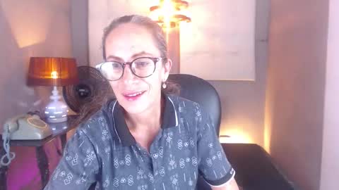 Snapshot of laurasofia45 chatting on 1, 2, 2026 Laura Sofia online show from 1, 2, 2026