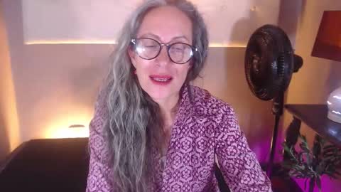 Snapshot of laurasofia45 chatting on 3, 2, 2026 Laura Sofia online show from 3, 2, 2026