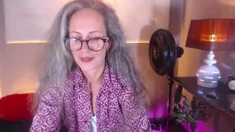 Snapshot of laurasofia45 chatting on 3, 2, 2026 Laura Sofia online show from 3, 2, 2026