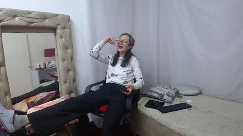 Laura Sofia online show from 10, 4, 2026