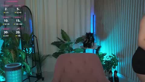  Laura  online show from 20, 9, 2025