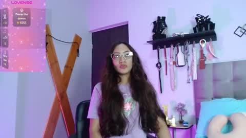 Laura online show from 23, 11, 2025