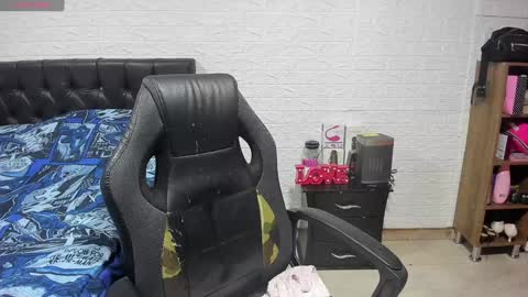 Lauren Independent model online show from 13, 1, 2025