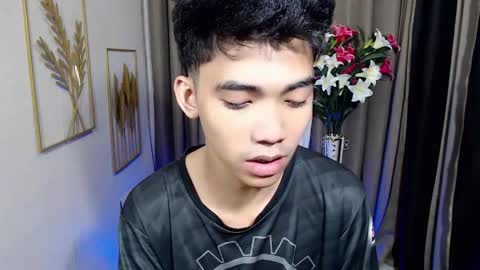 laurence_cuttieguyhere online show from 23, 3, 2026