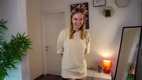 Ellie  online show from 27, 10, 2025