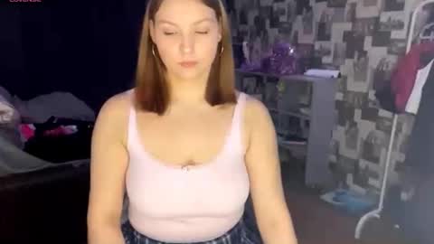 Snapshot of laurenjungling chatting on 17, 11, 2025 Hannah online show from 17, 11, 2025