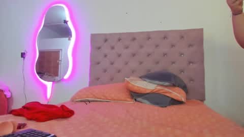 laurenlaine online show from 9, 3, 2025