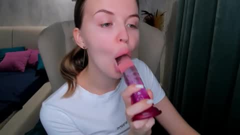 laurennhill online show from 2, 11, 2025