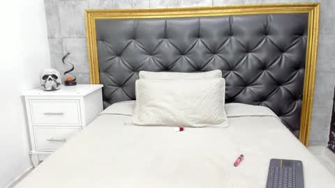 Snapshot of laurensnow1_ chatting on 21, 12, 2024 Lauren online show from 21, 12, 2024