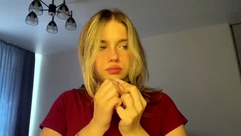 Snapshot of laurineleconey chatting on 23, 6, 2026 Bella online show from 23, 6, 2026