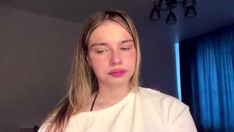 Snapshot of laurineleconey chatting on 5, 7, 2026 Bella online show from 5, 7, 2026