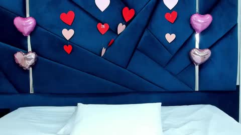 LauryJonson  online show from 11, 2, 2025