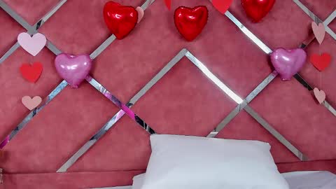 LauryJonson  online show from 14, 2, 2025