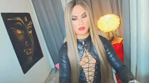 Snapshot of lavictoria_ladyboy chatting on 4, 10, 2025 Victoria online show from 4, 10, 2025