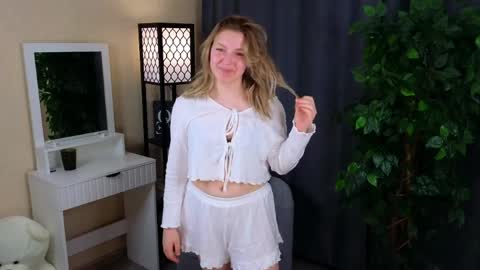 Snapshot of lawrencekostecki chatting on 7, 4, 2026 Diana online show from 7, 4, 2026