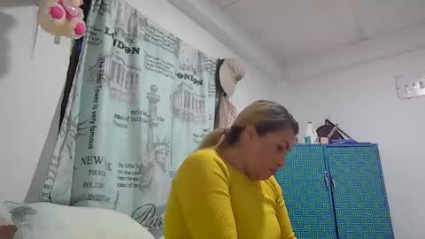 layla_astrum online show from 12, 11, 2025