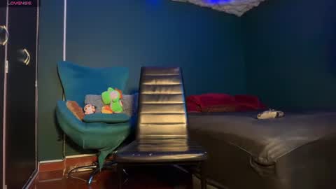 Snapshot of layla_dominac chatting on 10, 7, 2026 Layla help me with your thumbs up its important online show from 10, 7, 2026
