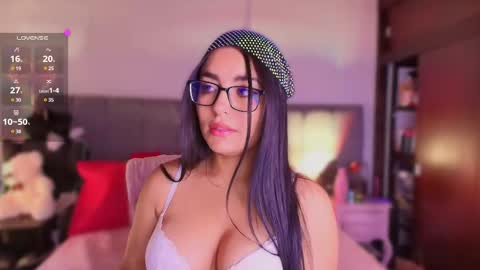 Snapshot of layla_nicols chatting on 5, 3, 2025 Layla online show from 5, 3, 2025