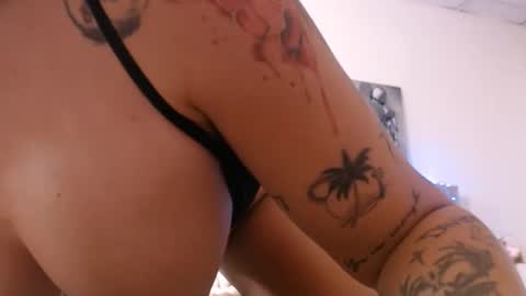 laylacruz online show from 10, 9, 2025