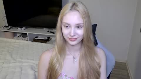 LaylaPretty001 online show from 20, 4, 2026