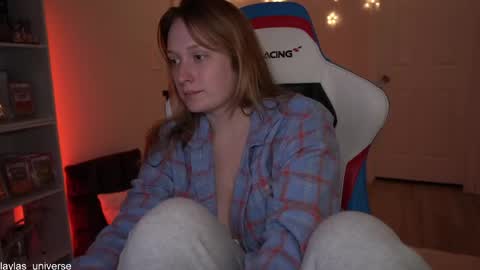 Snapshot of laylas_universe chatting on 6, 5, 2026 Layla Universe online show from 6, 5, 2026