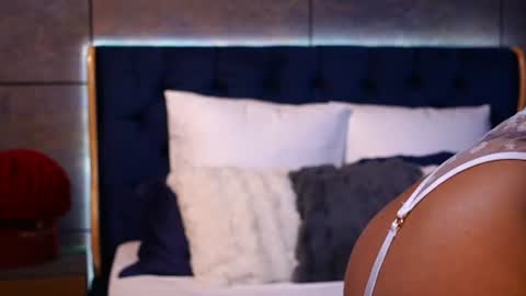 Layla online show from 10, 6, 2026