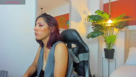 Snapshot of laylax_ chatting on 16, 4, 2026 L A Y L A online show from 16, 4, 2026