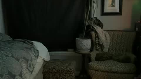 Milfandgentleman online show from 5, 10, 2025