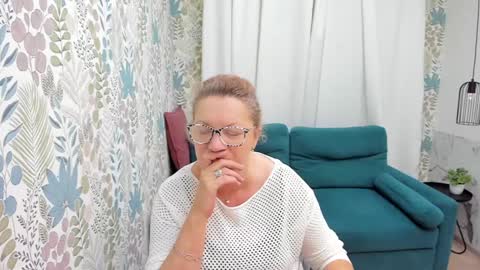 Snapshot of lea_fruit chatting on 8, 12, 2024 Lea online show from 8, 12, 2024